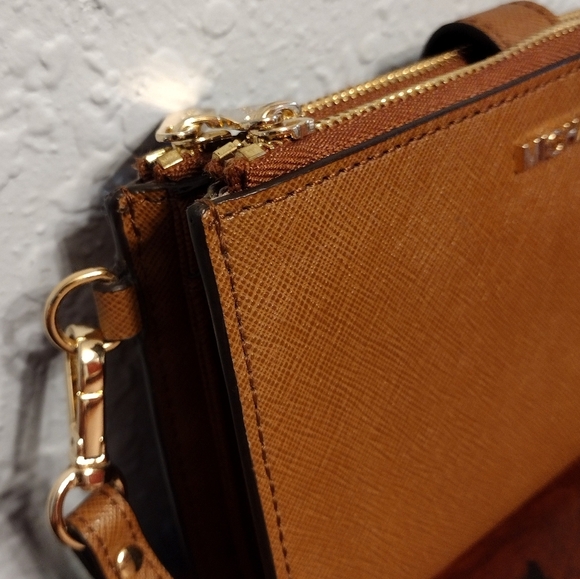 Michael Kors Tan Double Zip Wristlet Luggage - Picture 2 of 9